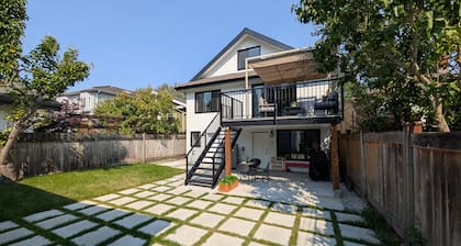 Easy Access 2 bedroom Ground Floor Suite Near PNE