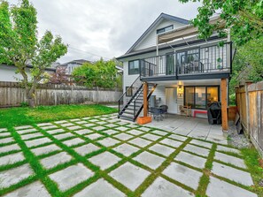 Terrace/patio - Accessible 2BR Ground Suite ⚽ Walk to PNE & FIFA Fan Fest. 12-Min DT (Vancouver)