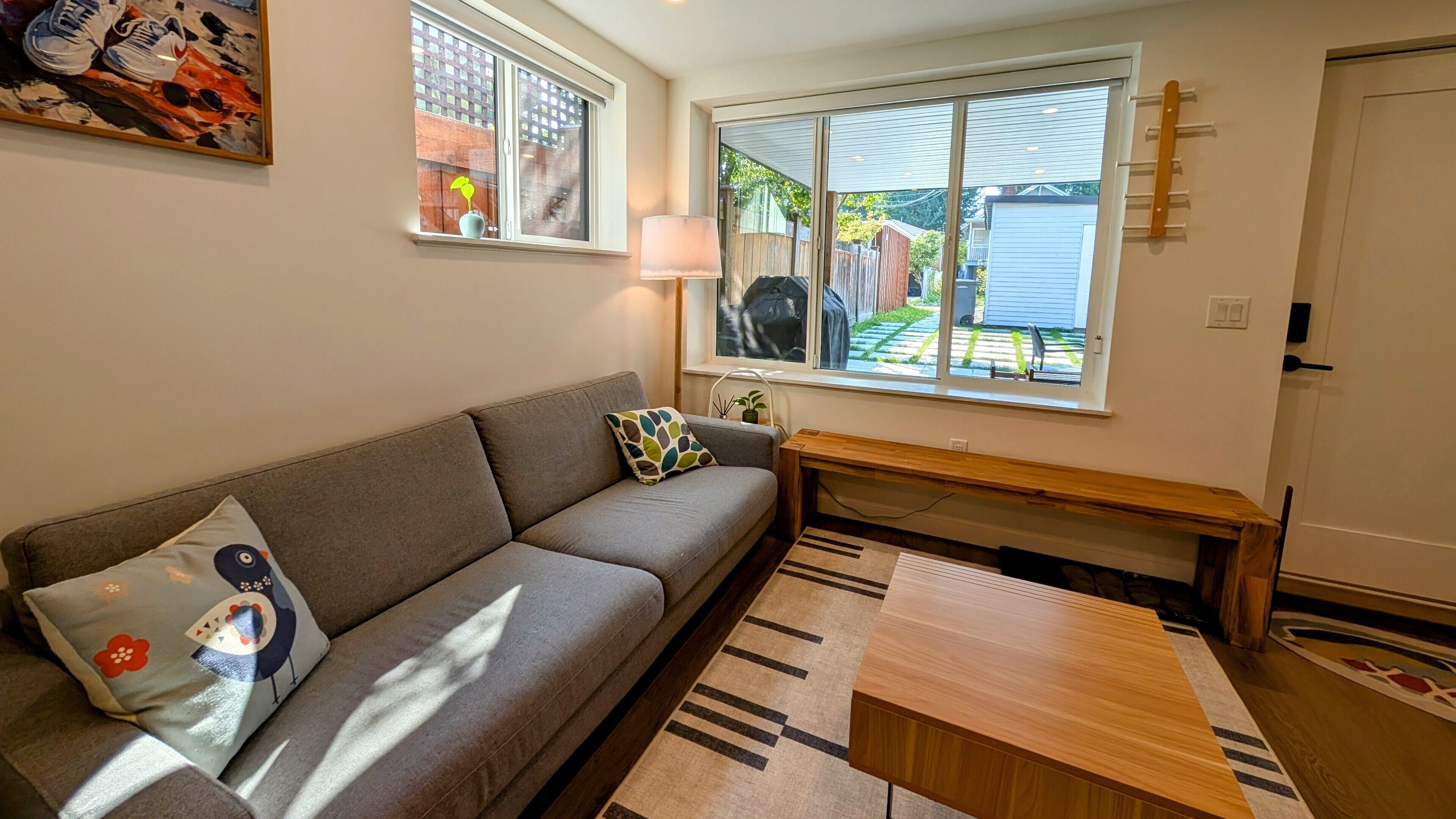 Bright 2-bed Ground Suite | Steps To Pne & Transit - Vancouver