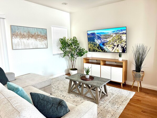 Smart TV - Disneyland Getaway Tri-level Gated Townhome (Placentia)