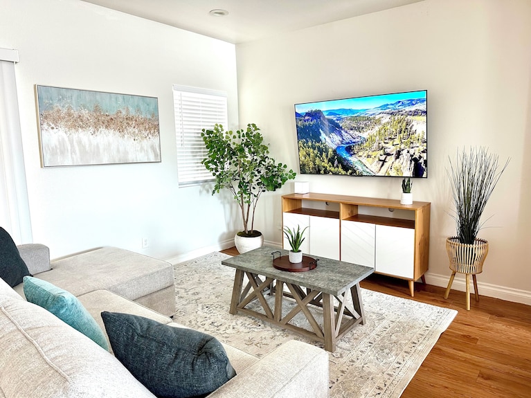 Disneyland Getaway Tri-level Gated Townhome - Anaheim, CA