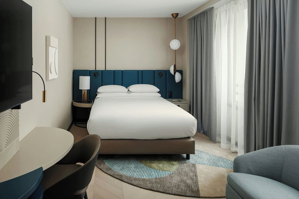 Classic Room, 1 Queen Bed | 1 bedroom, premium bedding, in-room safe, desk