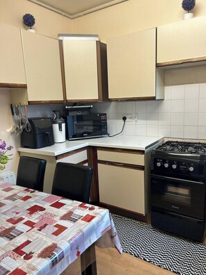 Private kitchen - Cozy Stratford Retreat Near London (London)