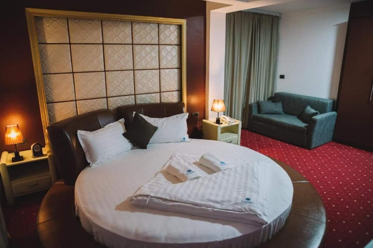 Apartamento superior | Ropa de cama de alta calidad y edredones de plumas