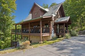 Exterior - Hugged By The Smokies #330 (Sevierville)