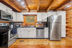 Køleskab, mikrobølgeovn, ovn, kogeplade