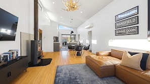 Smart TV, fireplace, books - Station House - Mansfield - Sleeps 8 (Mansfield)