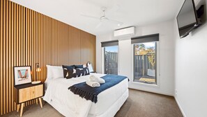 3 bedrooms, desk, travel cot, free WiFi