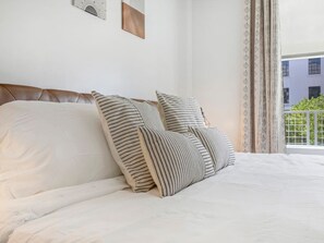 1 bedroom, desk, iron/ironing board, WiFi