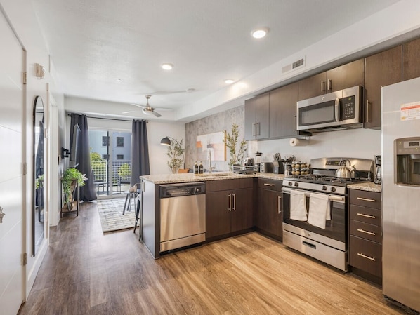 Fridge, microwave, oven, stovetop