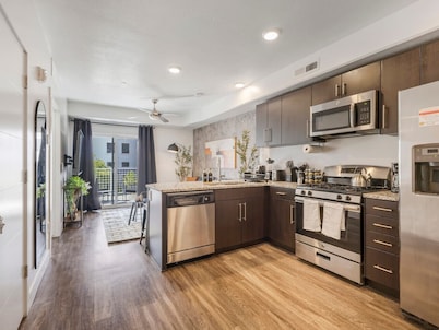 DT SLC | King Bed | Gym | Parking | Walk Score 90