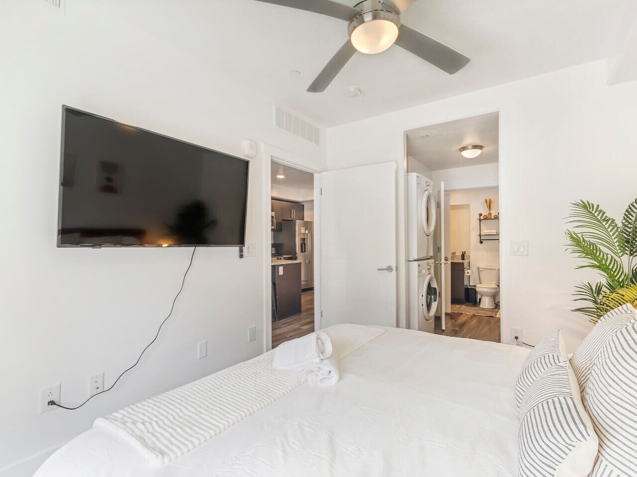 1 bedroom, desk, iron/ironing board, WiFi