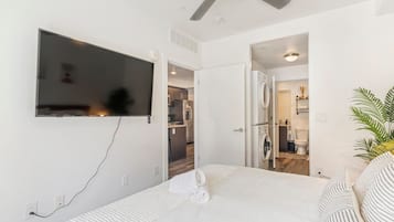 1 bedroom, desk, iron/ironing board, WiFi