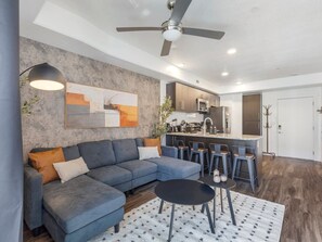 TV - DT SLC | King Bed | Gym | Parking | Walk Score 90 (Salt Lake City)