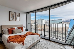 1 bedroom, desk, iron/ironing board, WiFi
