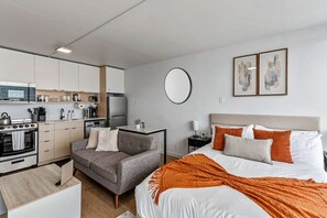 1 habitación, escritorio, tabla de planchar con plancha y wifi 