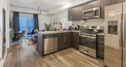DT SLC | King Bed | Gym | Parking | Walk Score 90