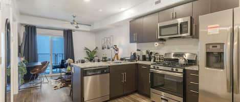 Fridge, microwave, oven, stovetop