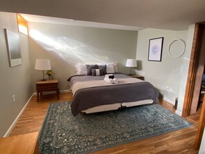 3 bedrooms, desk, iron/ironing board, free WiFi