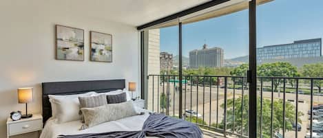 1 habitación, escritorio, tabla de planchar con plancha y wifi