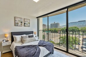 1 habitación, escritorio, tabla de planchar con plancha y wifi 