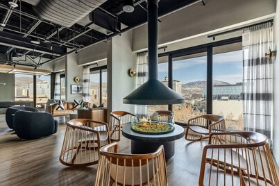 Stylish DT SLC Studio | 13th Floor Gym| Parking