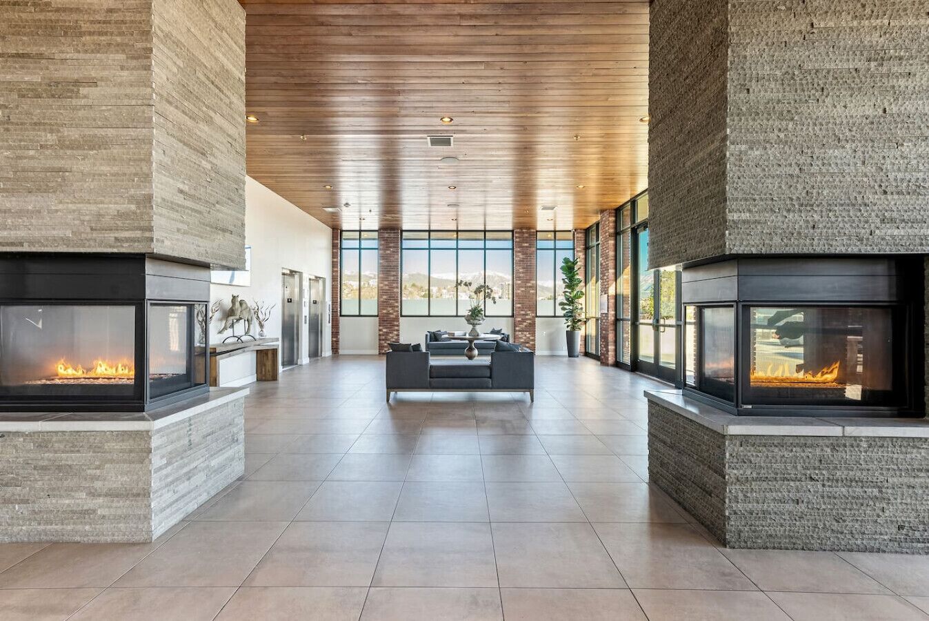 المنشأة من الداخل