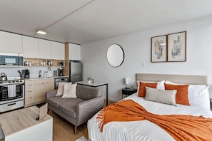 1 bedroom, iron/ironing board, WiFi, bed sheets - DT Studio | Gym | Pool Table | 11th Floor |Parking (Salt Lake City)
