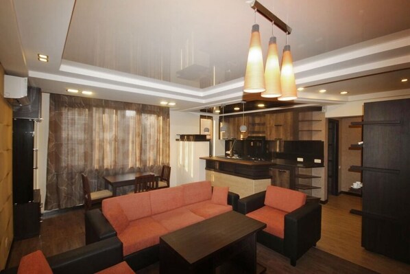 Smart TV - Cozy apartment in beautiful city center Yerevan (Yerevan)