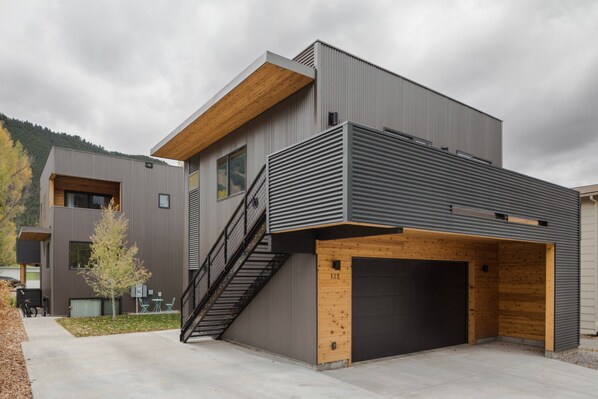 Exterior - 2bd/1ba Guest House in Heart of Jackson (Jackson)