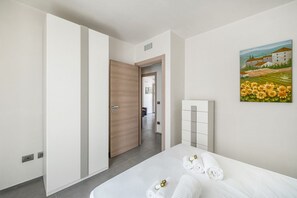 7 Schlafzimmer, Bügeleisen/Bügelbrett, Reisekinderbett, WLAN