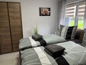 Maison de base, 3 chambres, non-fumeur, vue sur le jardin | 3 chambres, fer et planche à repasser, accès à Internet câblé (inclus)