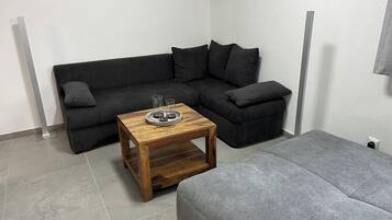 Rumah Basic, 3 kamar tidur, Bebas Asap Rokok, pemandangan kebun | Area keluarga