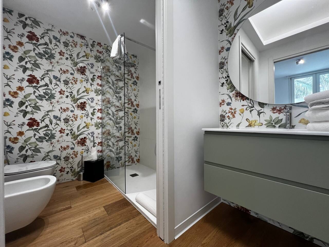 Doccia, asciugacapelli, bidet, asciugamani