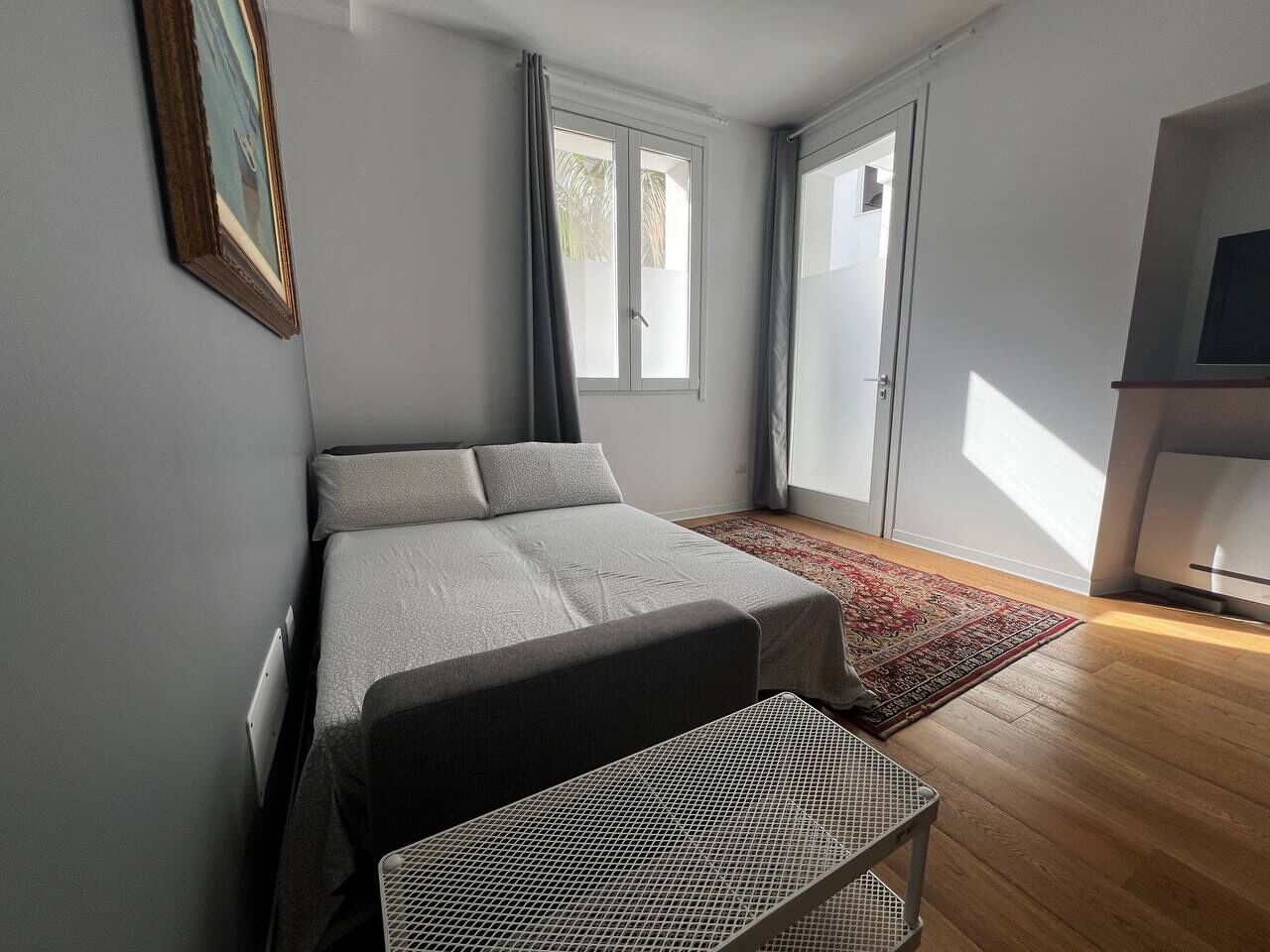 1 camera, Wi-Fi, lenzuola