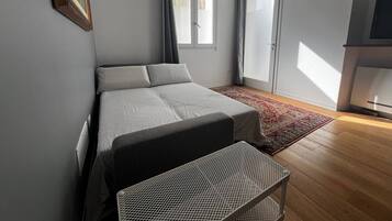 1 camera, Wi-Fi, lenzuola