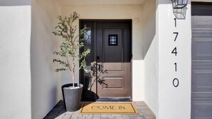 Exterior detail - Family-friendly, Pool, Paradise Valley, Pets OK, Garage, BBQ, Highway Access, close to Mayo Clinic & North Scottsdale. Near Desert Village Shopping area (Phoenix)