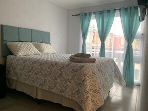 3 chambres, fer et planche à repasser, lit de bébé portatif, Wi-Fi