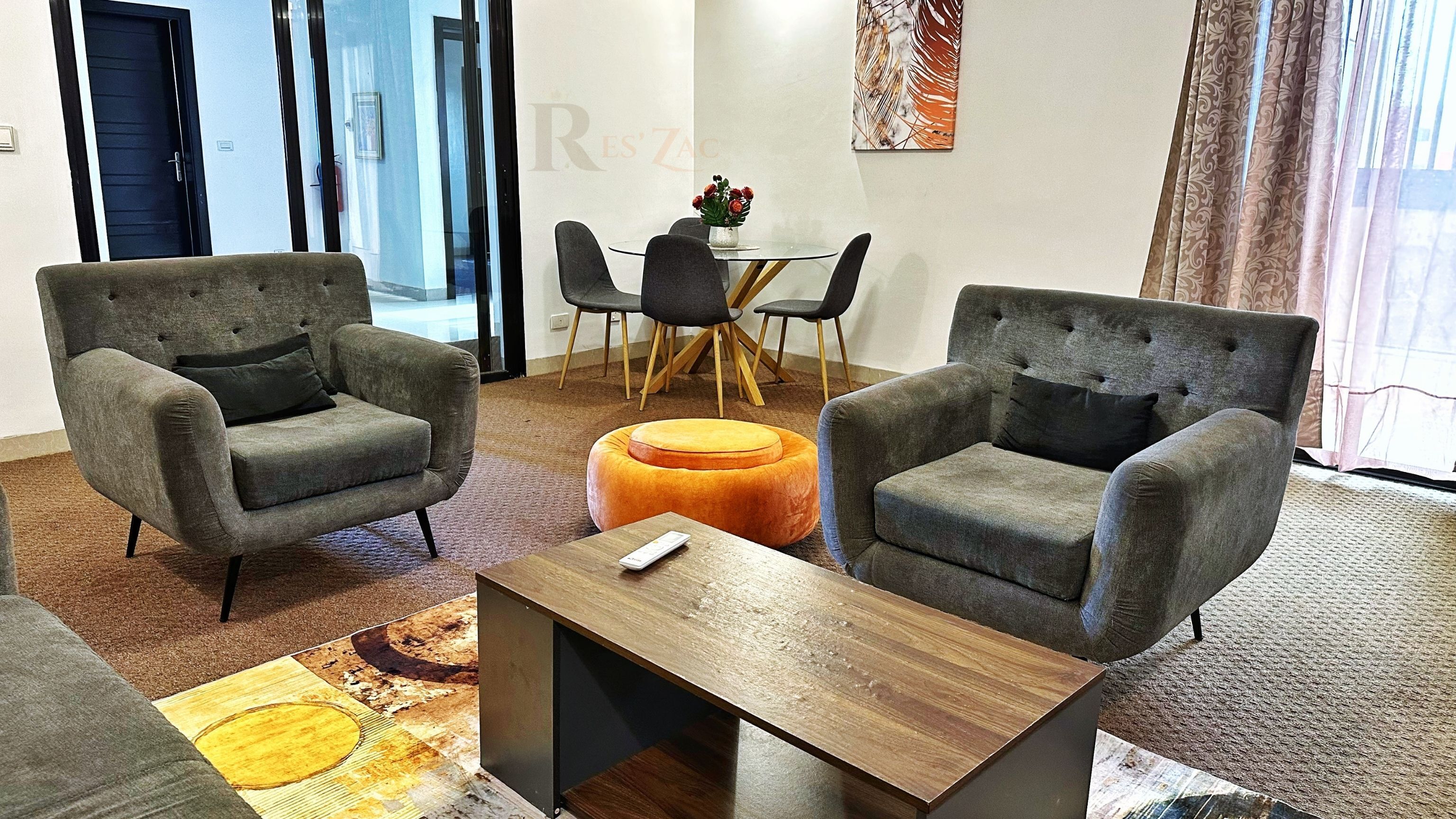 Comfort appartement, balkon | Woonruimte | Ledtelevisie, Netflix, streamingdiensten en een kantoor