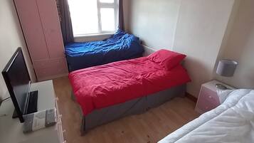 3 bedrooms, iron/ironing board, WiFi, bed sheets
