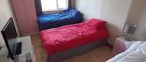 3 dormitorios, tabla de planchar con plancha, wifi y ropa de cama