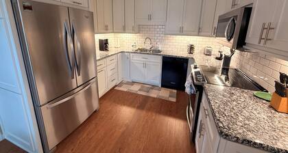 Clover Cottage: Charming 3-bedroom house in delightful Belmont