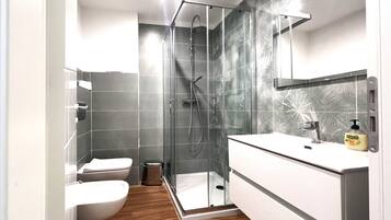 Doccia, asciugacapelli, bidet