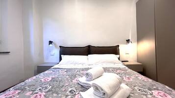 2 bedrooms, iron/ironing board, WiFi