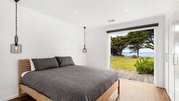 4 bedrooms, free WiFi, bed sheets