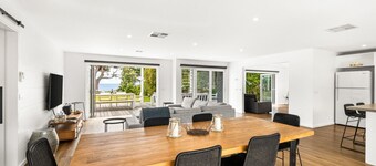 The Esplanade- Beach front, Luxury, Sleeps 8, Luxury, Parking, Aircon