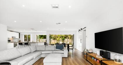 The Esplanade- Beach front, Luxury, Sleeps 8, Luxury, Parking, Aircon