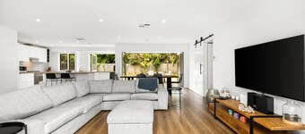 The Esplanade- Beach front, Luxury, Sleeps 8, Luxury, Parking, Aircon