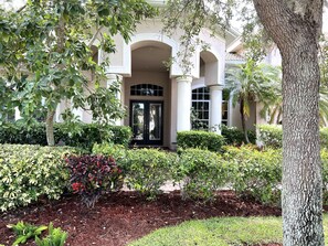Exterior detail - 4 Bedroom, 4 Bathroom Family Home with Salt Water Pool on Golf Course (Bradenton)
