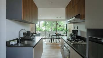 Departamento Confort, 2 habitaciones, balcón | Cocina privada | Tetera eléctrica y tostadora